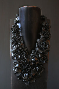 Grazia Fortuna Ward Black Flower Necklace Black