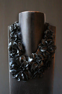 Grazia Fortuna Ward Small Black Flower Necklace Black